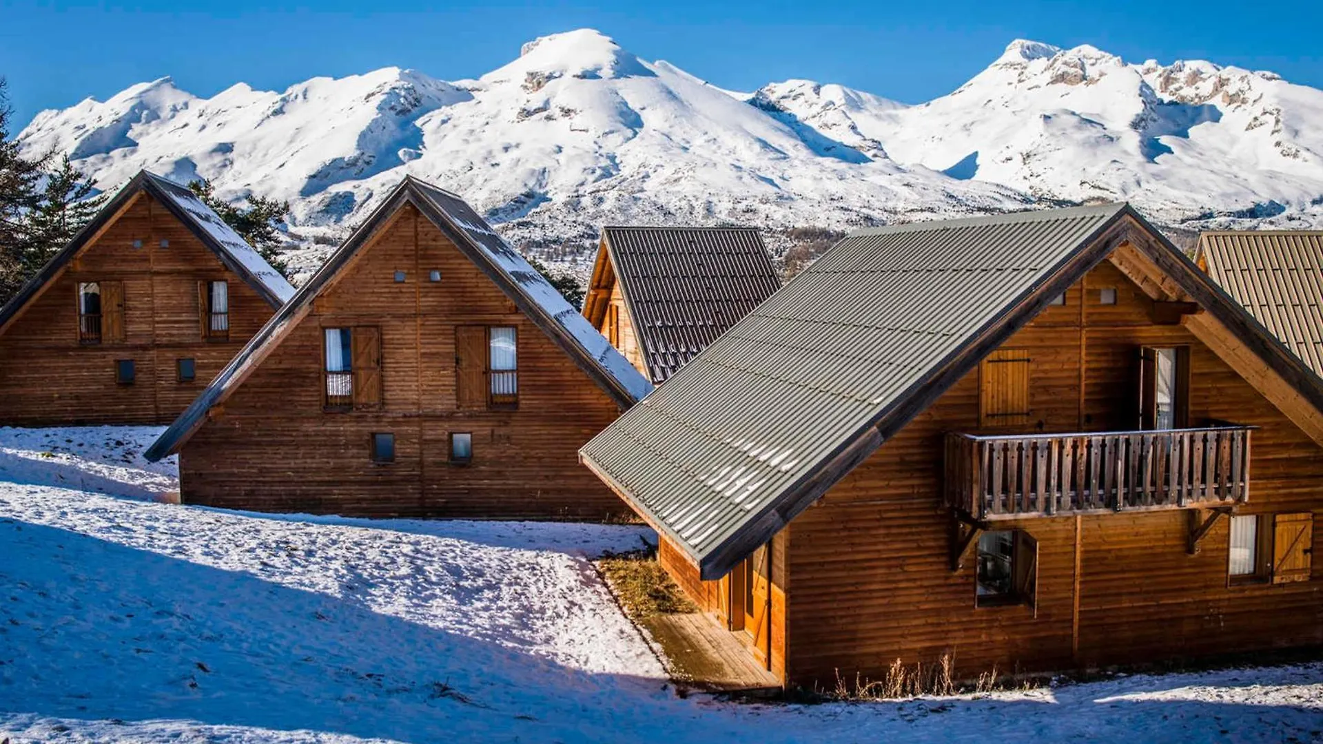 Chalet Mitoyen 3 Pieces 7 Pers. Avec Piscine Et Sauna - Residence Les Flocons Du Soleil - Fr-1-504-78 Le Devoluy 0*,  France