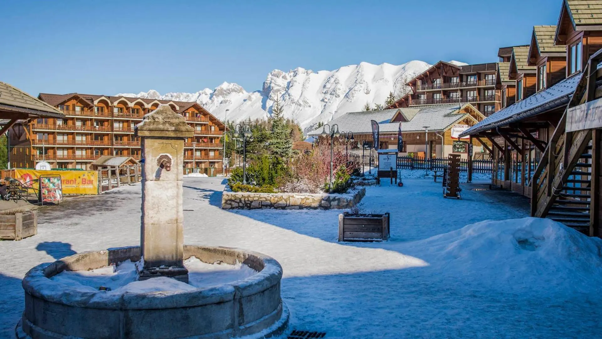 Chalet Mitoyen 3 Pieces 7 Pers. Avec Piscine Et Sauna - Residence Les Flocons Du Soleil - Fr-1-504-78 Le Devoluy