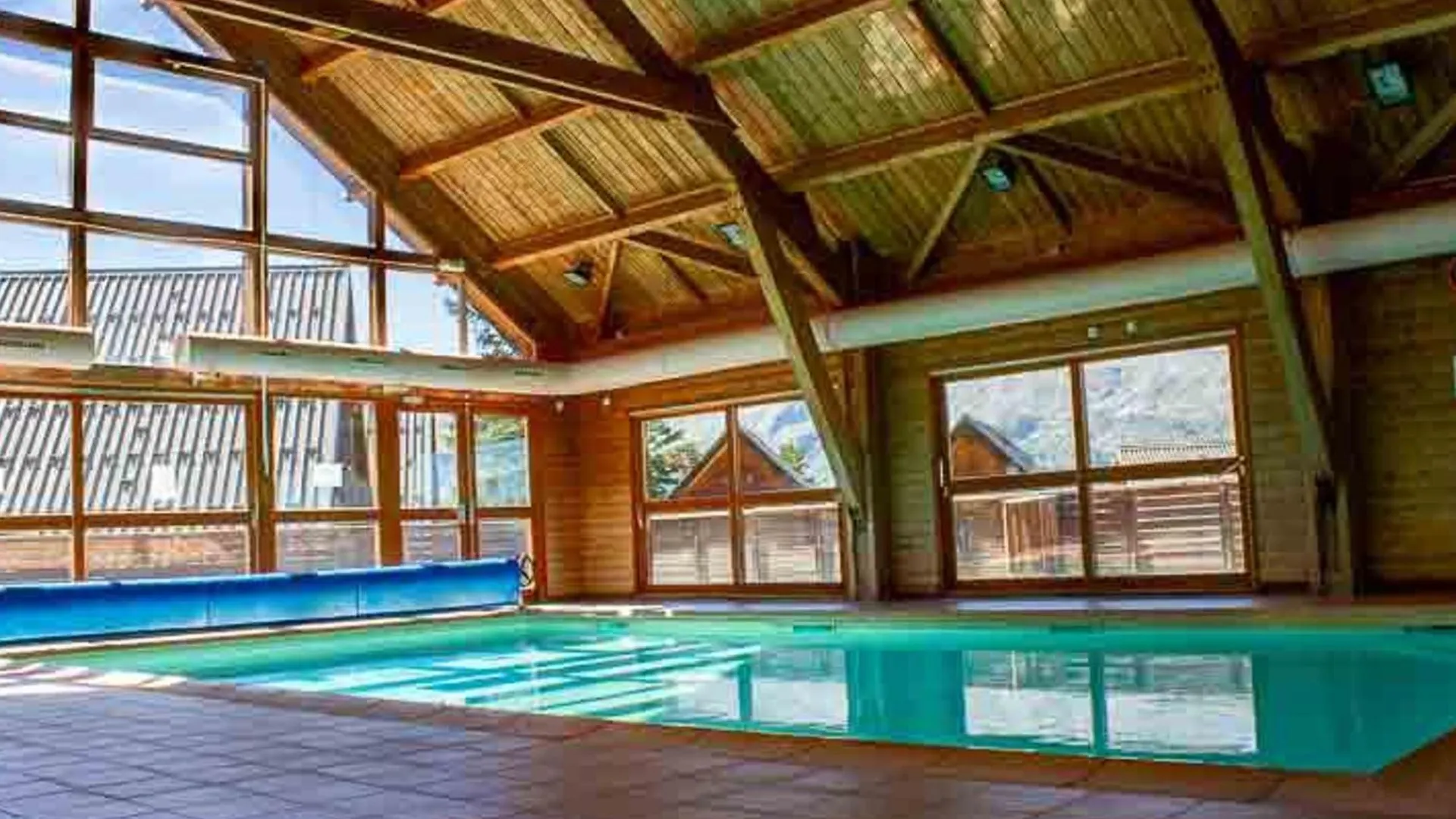 Chalet Mitoyen 3 Pieces 7 Pers. Avec Piscine Et Sauna - Residence Les Flocons Du Soleil - Fr-1-504-78 Le Devoluy 0*,  France