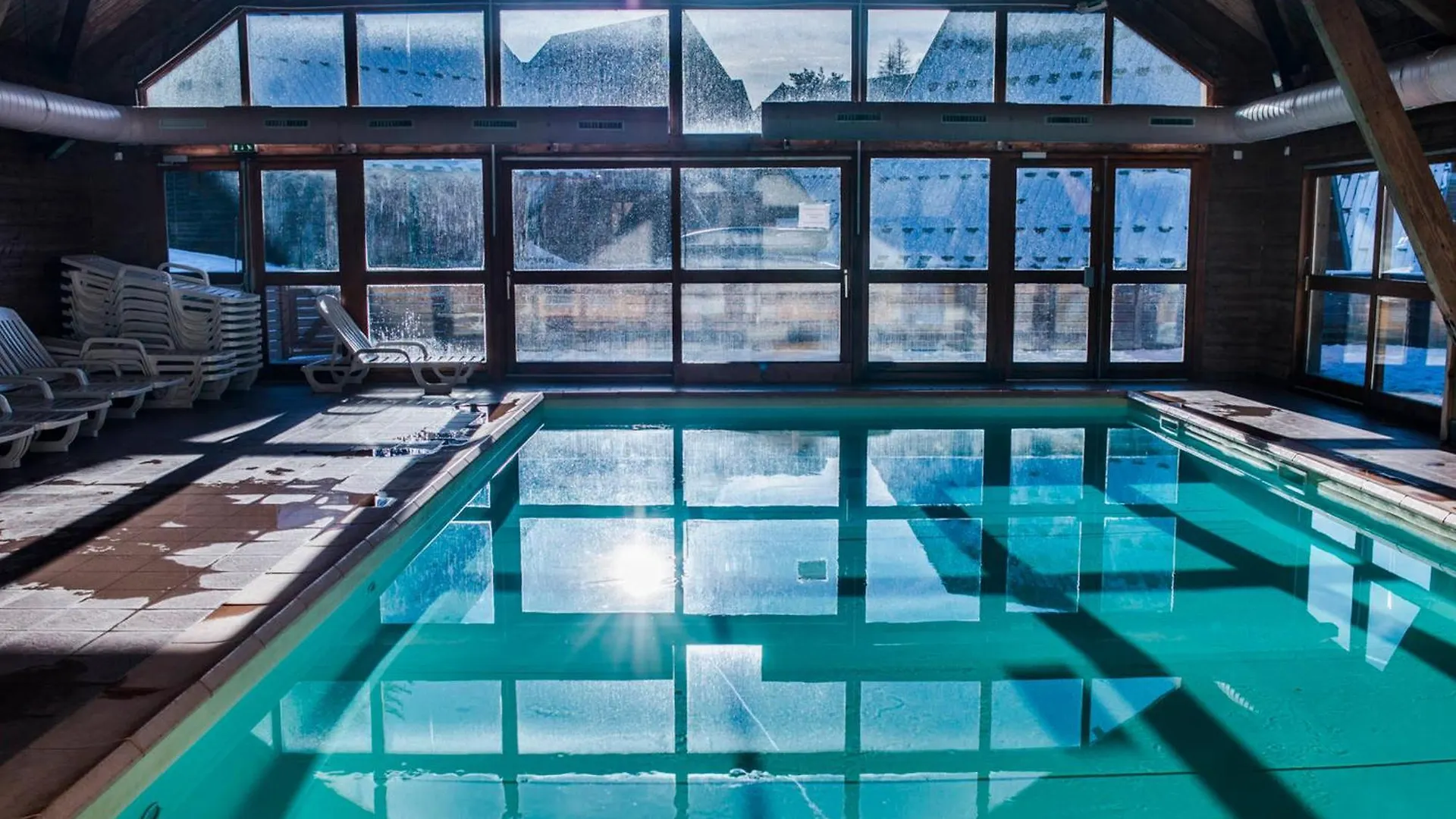 Chalet Mitoyen 3 Pieces 7 Pers. Avec Piscine Et Sauna - Residence Les Flocons Du Soleil - Fr-1-504-78 Saint-Étienne-en-Dévoluy 0*,  Francie
